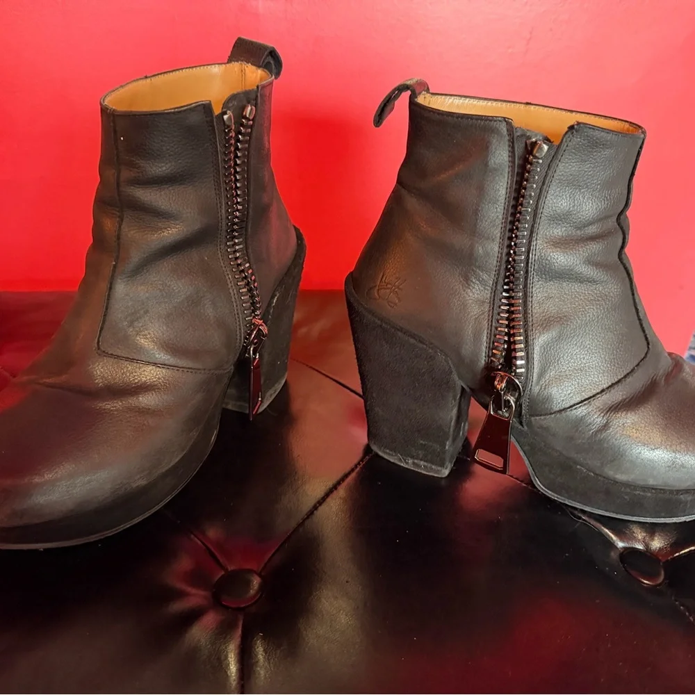 John Fluevog Black Leather Platform Ankle Boots - Picture 4 of 8